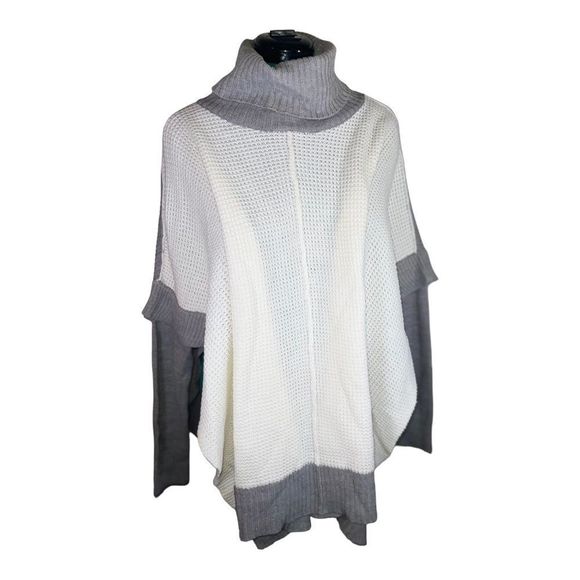 LA CLASSE COUTURE Kiara Poncho Size M/L - Picture 9 of 16